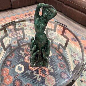 Elegant Green Sculpture - Home Art Decor nude woman and hands